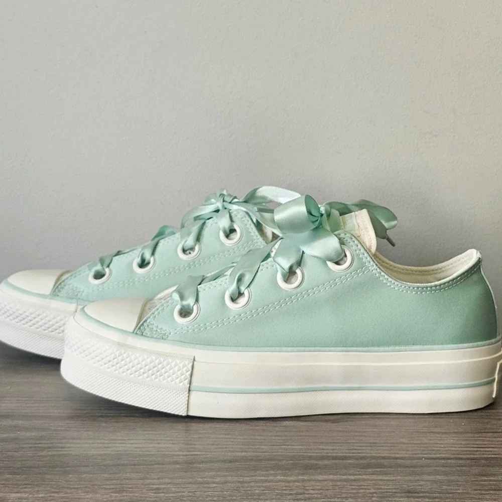 Converse CTAS  Lift Platform Matte Satin Sneakers Women's 7.5  Aloe  A10300C NWT - Picture 2 of 7